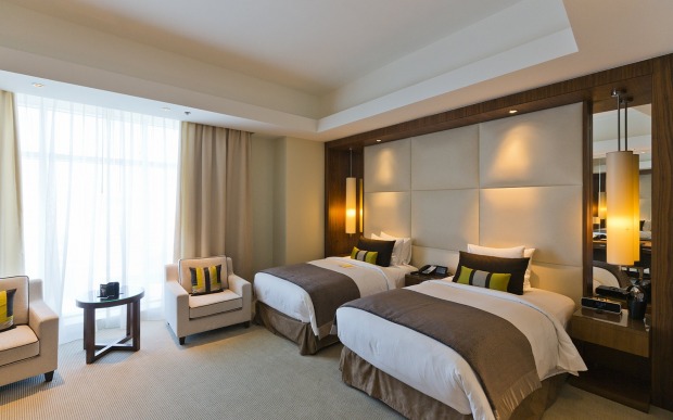 επιλέξτε ένα καλό και καθαρό δωμάτιο ξενοδοχείου για το ταξίδι σας