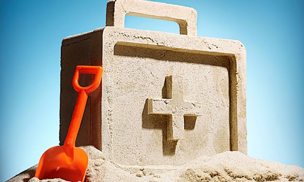 προσαρμόστε το φαρμακείο των διακοπών ανάλογα αν ταξιδεύετε με μικρά παιδιά