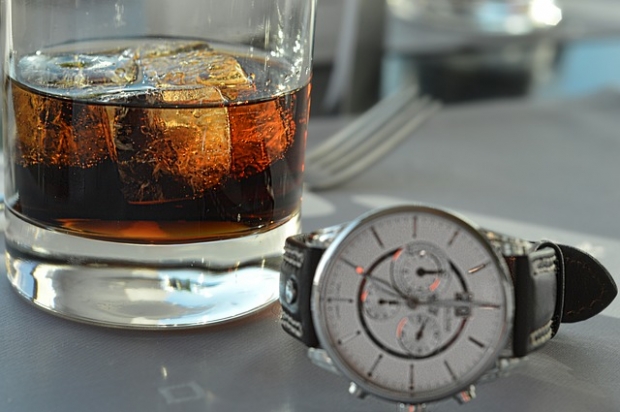 πόση ώρα χρειάζεται για να διασπαστεί το αλκοόλ