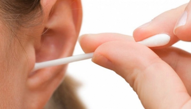  μην χρησιμοποιήσετε επ ουδενί λόγο μπατονέτες για τον καθαρισμό των αυτιών σας 