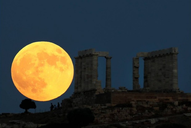  που οφείλει το κόκκινο χρώμα του το ματωμένο φεγγάρι 