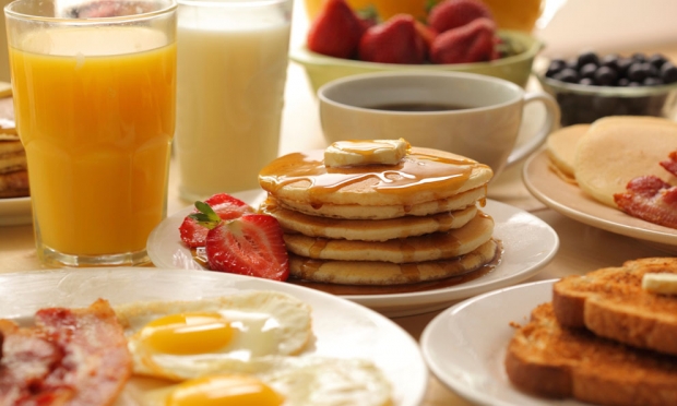  το καλό πρωινό βοηθάει στην απώλεια των περιττών κιλών 