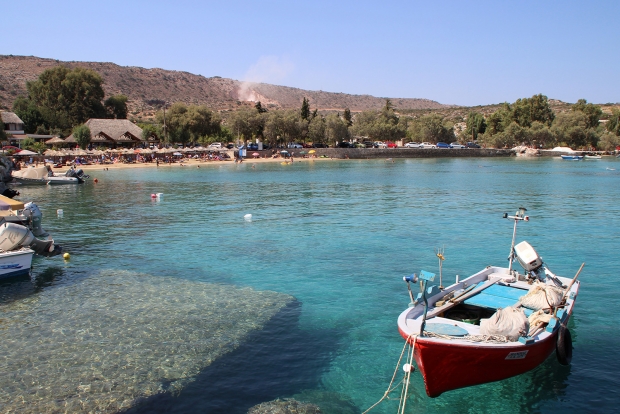 Η παραλία στο Μαράθι Ακρωτηρίου με τα πανέμορφα νερά