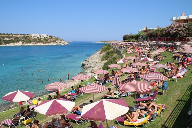 Η εντυπωσιακή παραλία στο Λουτράκι Ακρωτηρίου είναι κάτι διαφορετικό