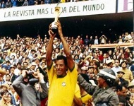 Ο αρχηγός της εθνικής Βραζιλίας με το κύπελλο το 1970