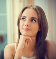 γυναίκα σκέφεται