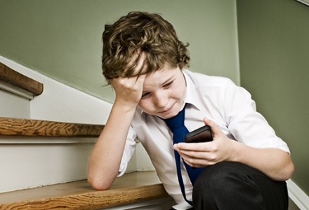 cyberbullying σε κινητά