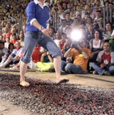 χορός στη φωτιά