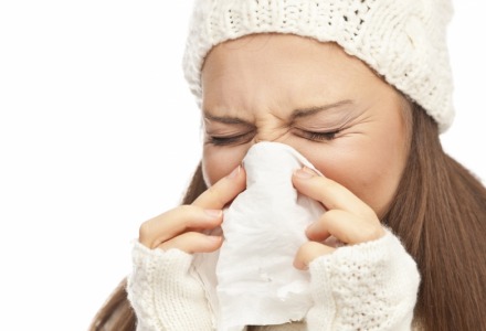 το κρυολόγημα και η γρίπη οφείλονται σε ιούς