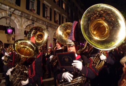 Η Παλιά Φιλαρμονική στον επιτάφιο της Μητρόπολης της Κέρκυρας