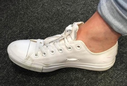 γιατί έχουν τρύπες τα All Star