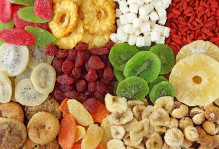 τα αποξηραμένα φρούτα περιέχουν πολλή ζάχαρη