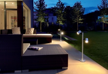 αφήστε αναμμένα τα φώτα για προστασία από κλέφτες