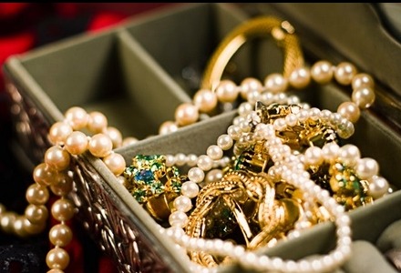 κρύψτε καλά χρήματα και κοσμήματα