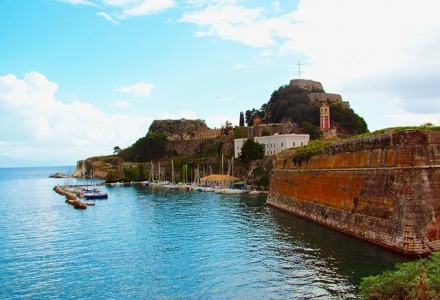 το Κορφού βγαίνει από το Κορυφώ
