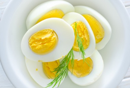 τα βραστά αυγά είναι ότι πρέπει για σνακ